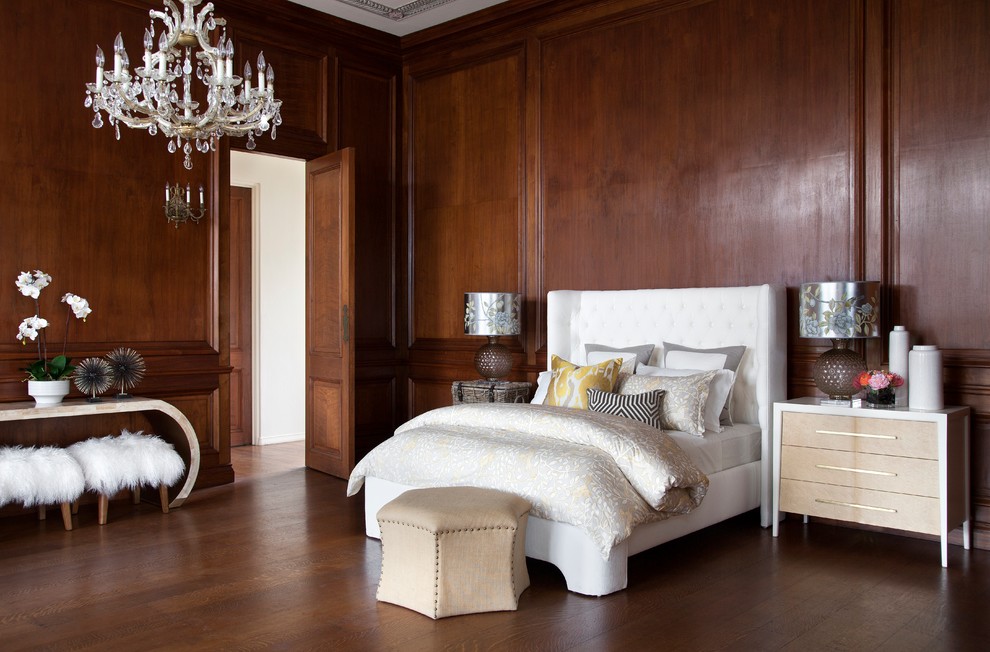オースティンにあるトラディショナルスタイルのおしゃれな寝室 (濃色無垢フローリング)