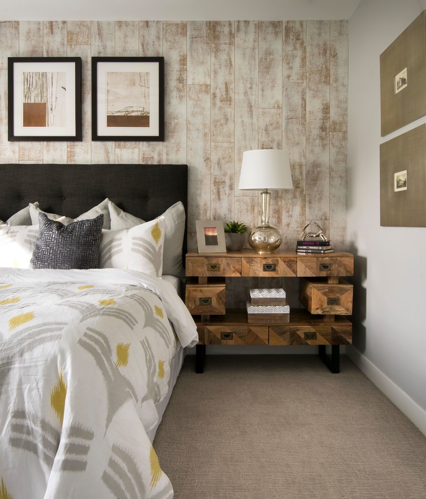 Aménagement d'une chambre avec moquette classique avec un mur gris et un sol beige.