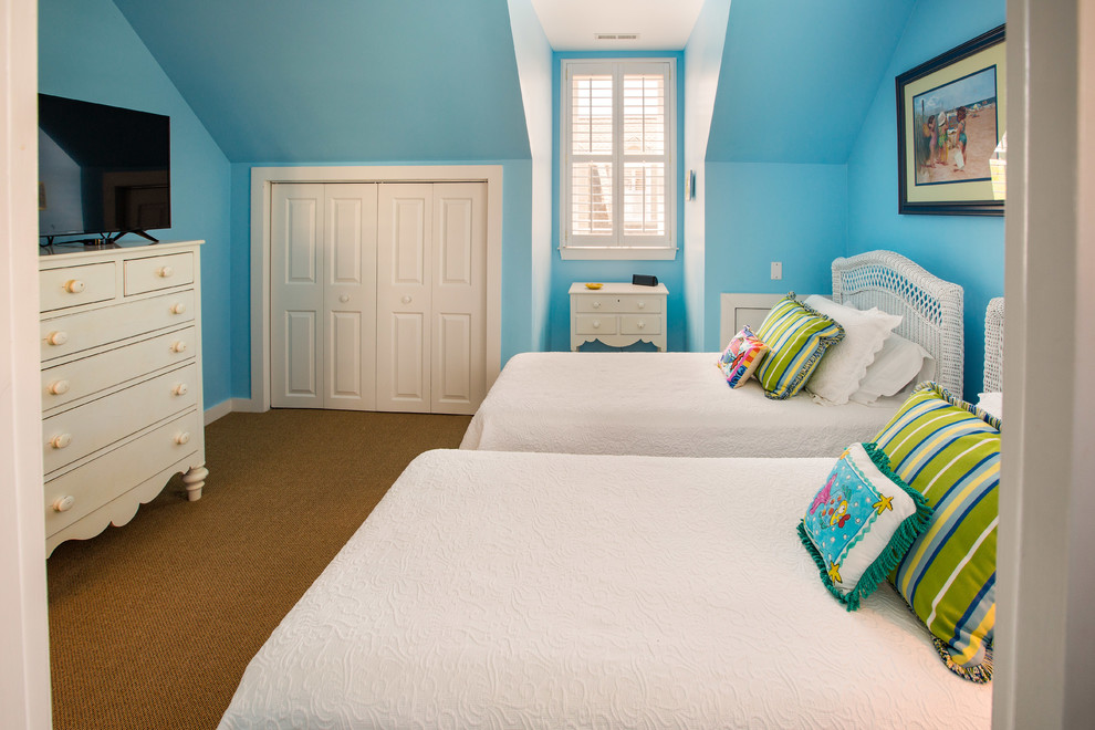 Inspiration for a large timeless guest carpeted and beige floor bedroom remodel in Charleston with blue walls