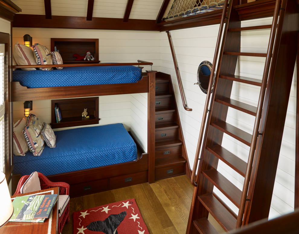 Idee per una camera da letto stile marinaro con pareti in perlinato