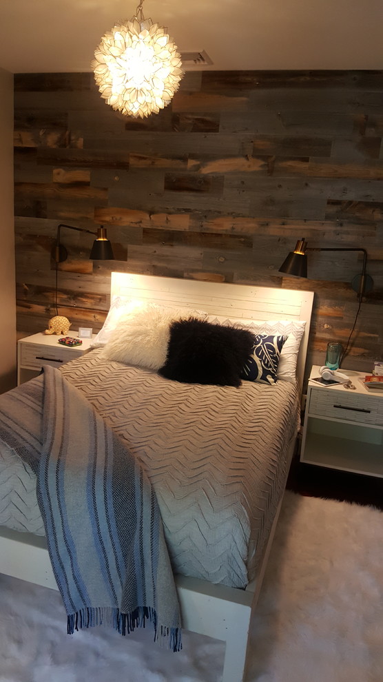 Свежая идея для дизайна: гостевая спальня среднего размера, (комната для гостей) в стиле ретро с серыми стенами, темным паркетным полом и коричневым полом без камина - отличное фото интерьера