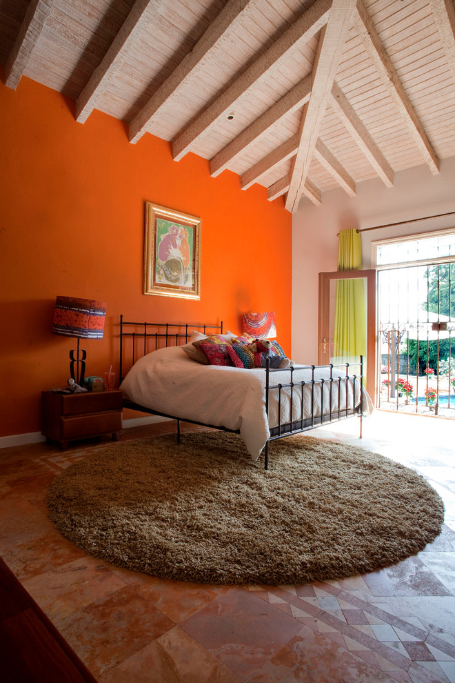 Example of a classic bedroom design in Mexico City