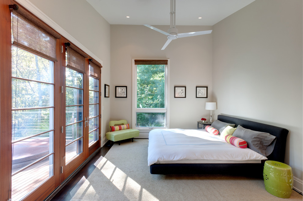 Idee per una camera da letto design con pareti beige