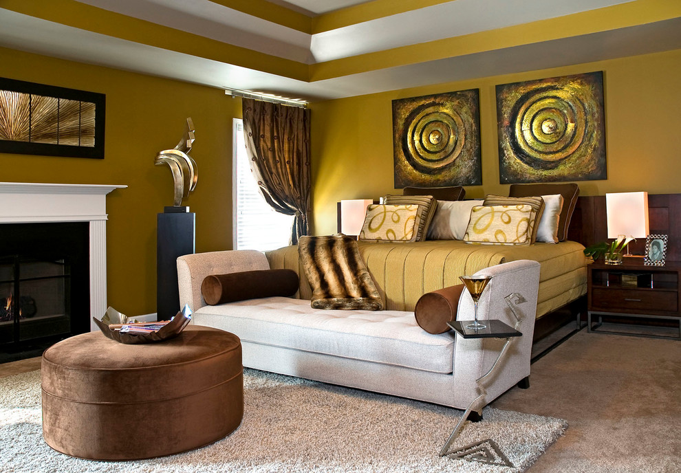Modernes Schlafzimmer mit gelber Wandfarbe in Los Angeles