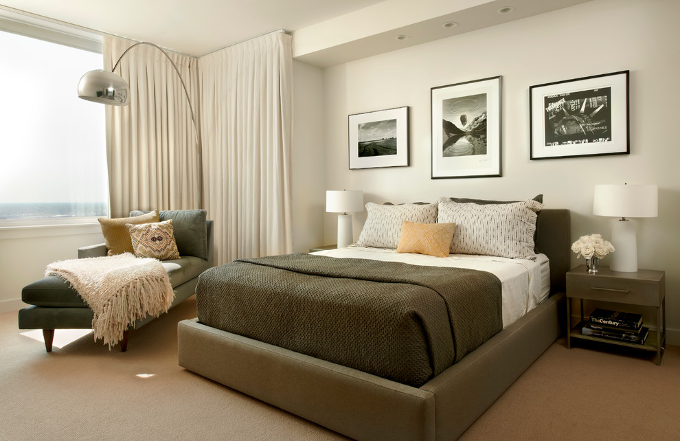 Foto de dormitorio actual con paredes blancas y moqueta