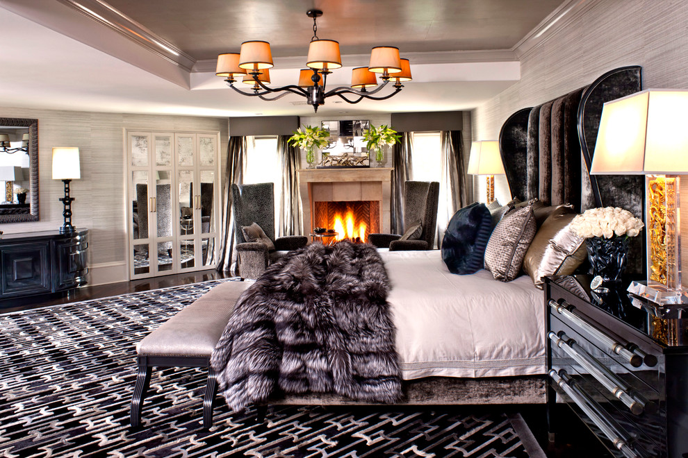 На фото: спальня в современном стиле с серыми стенами и стандартным камином