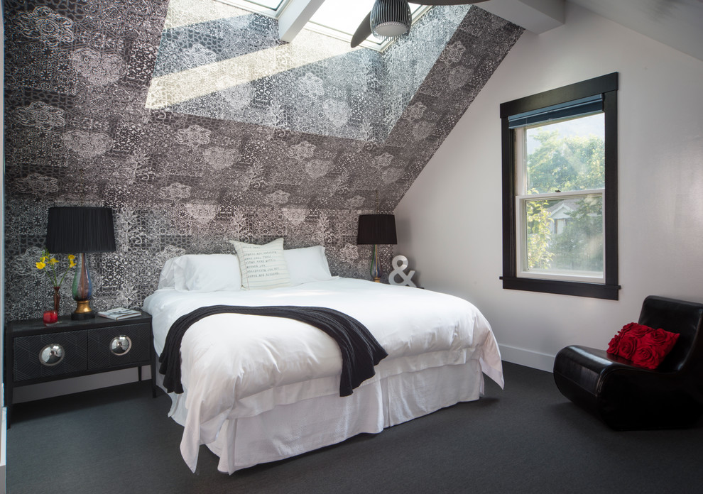 Immagine di una camera da letto minimal con pareti multicolore