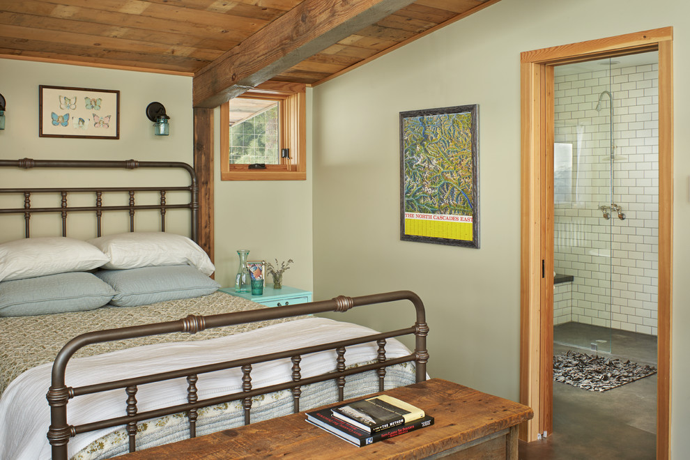 Foto de dormitorio contemporáneo con paredes beige