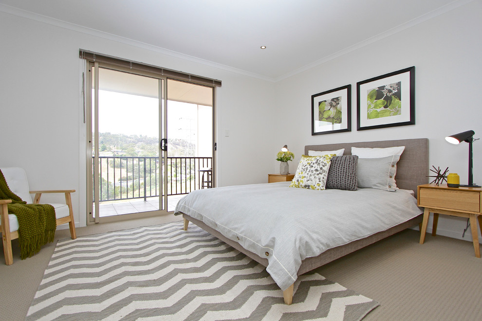 Diseño de dormitorio contemporáneo sin chimenea con paredes beige y moqueta