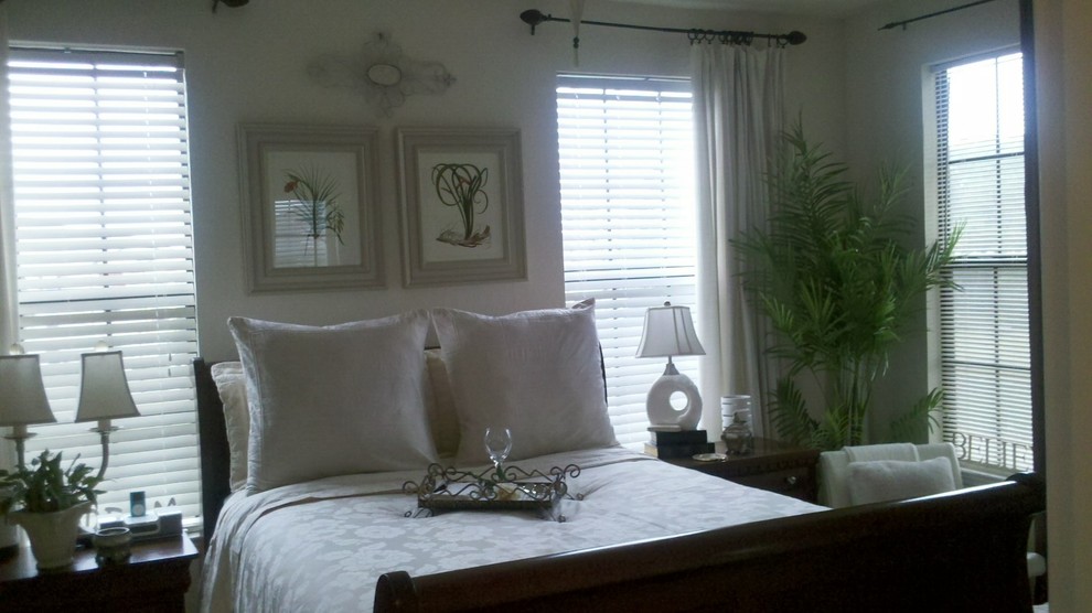 Trendy bedroom photo in Jacksonville