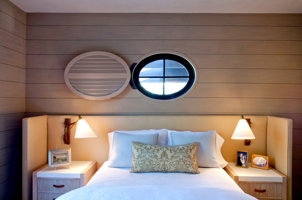 Foto på ett maritimt sovrum