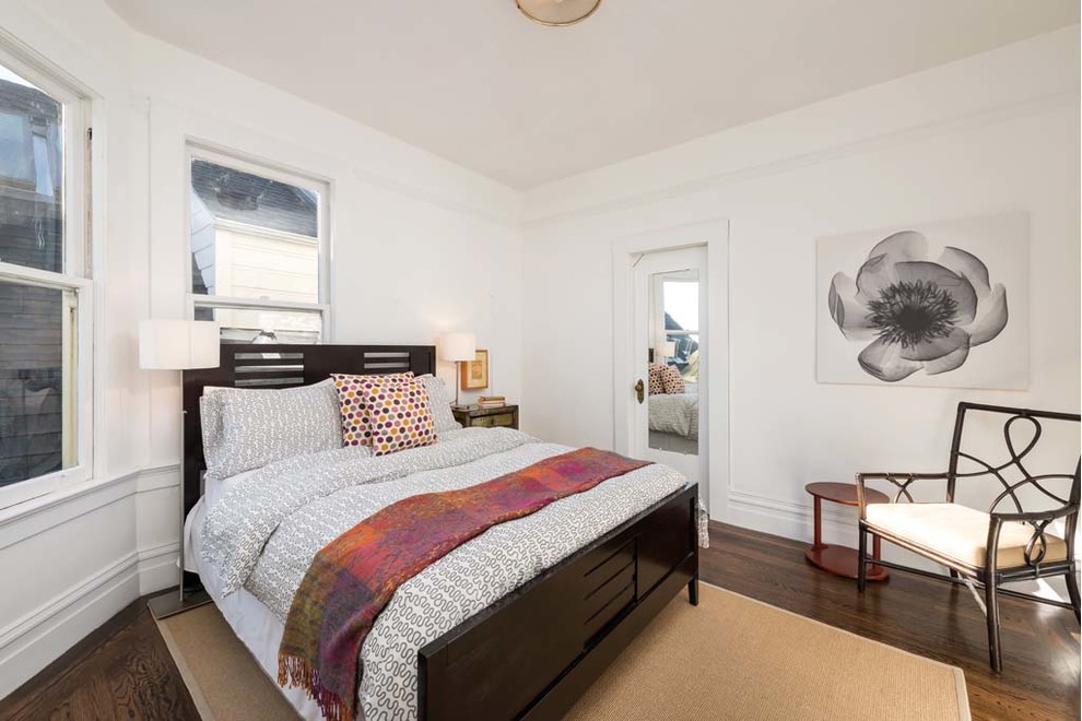 Bedroom - contemporary bedroom idea in San Francisco