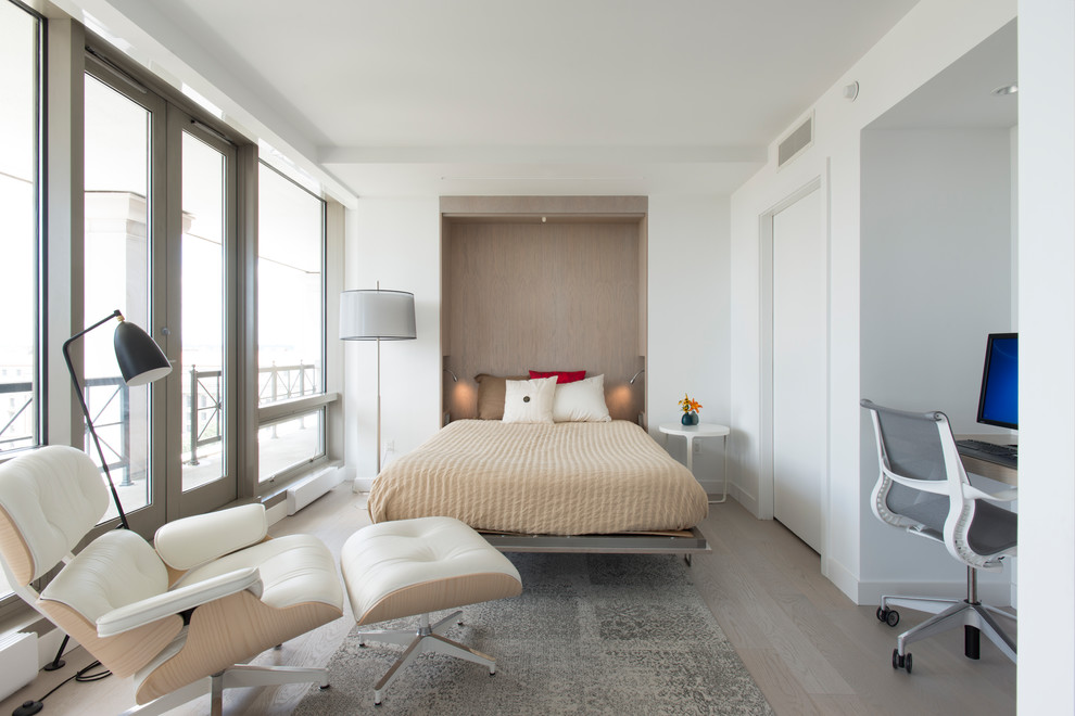 Cette photo montre une petite chambre tendance avec un mur blanc, parquet clair et un sol gris.