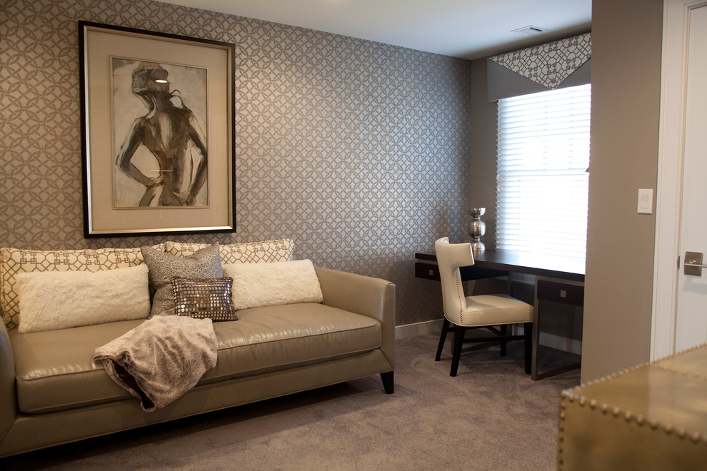 Mittelgroßes Modernes Hauptschlafzimmer mit beiger Wandfarbe, Teppichboden und beigem Boden in New York