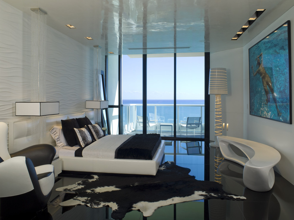 На фото: спальня в стиле модернизм с белыми стенами, полом из керамической плитки и черным полом с