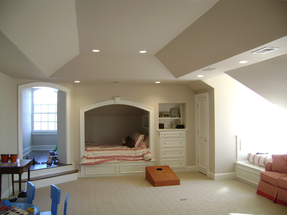 Idéer för ett mellanstort klassiskt gästrum, med beige väggar, heltäckningsmatta och beiget golv