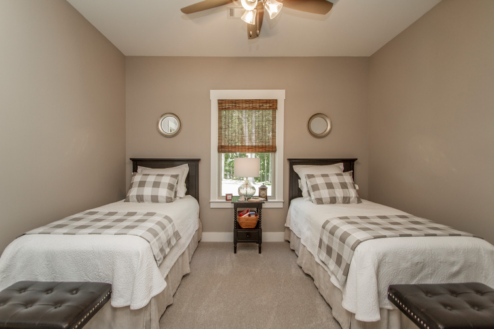 Diseño de habitación de invitados tradicional pequeña sin chimenea con paredes grises, moqueta y suelo gris