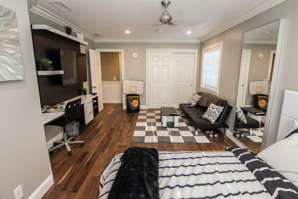 Bedroom - large traditional master medium tone wood floor bedroom idea in Orange County