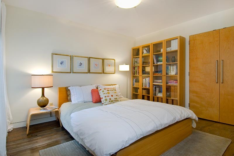 Bedroom - modern bedroom idea in San Francisco
