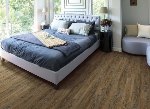 Inspiration for a mid-sized contemporary guest vinyl floor and brown floor bedroom remodel in Sacramento with blue walls