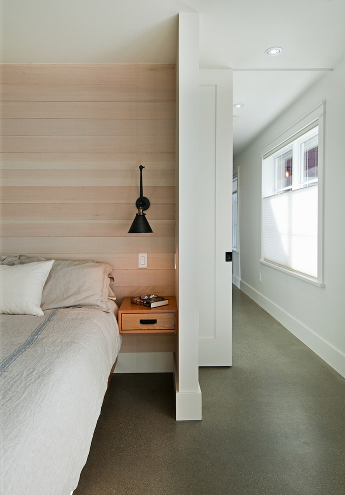 Modelo de dormitorio principal moderno de tamaño medio sin chimenea con paredes blancas y suelo de cemento