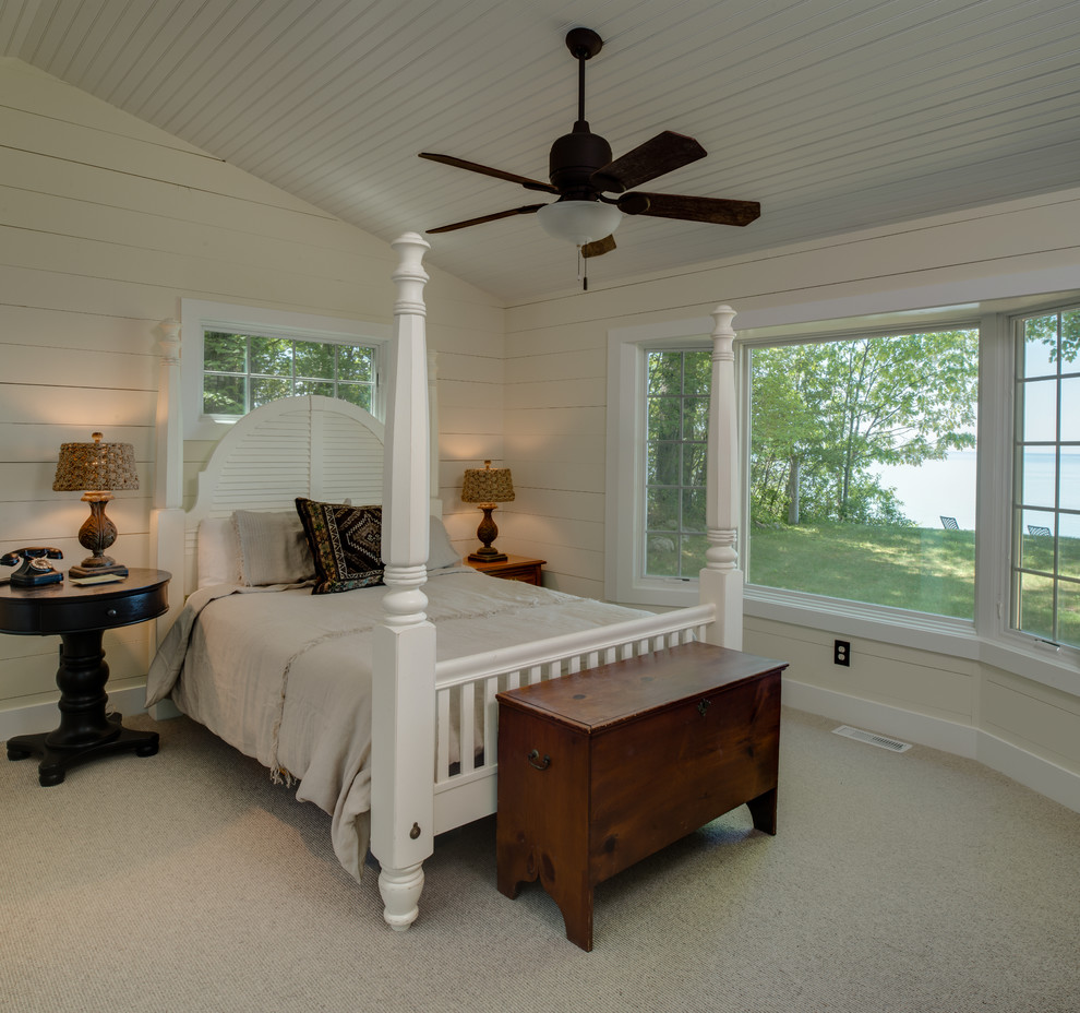 Inspiration for a classic bedroom in Grand Rapids.