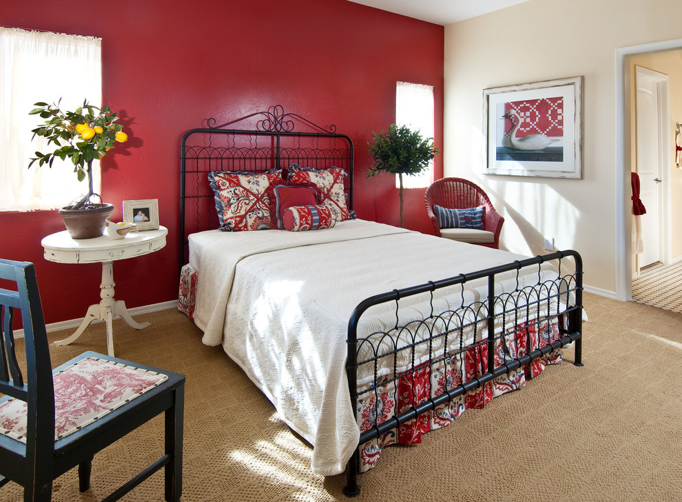 Идея дизайна: спальня в стиле рустика с красными стенами, ковровым покрытием и акцентной стеной