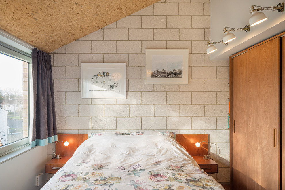 Ispirazione per una camera degli ospiti minimal con pareti beige