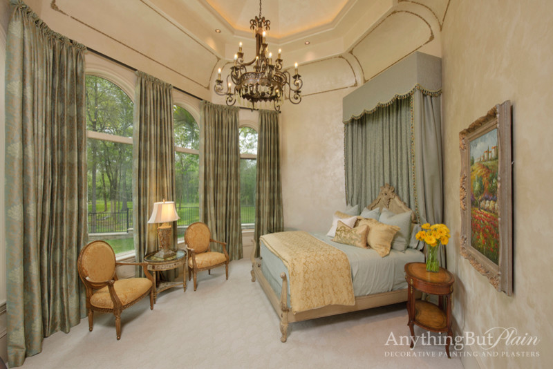 Large tuscan guest carpeted bedroom photo in Houston with beige walls and no fireplace