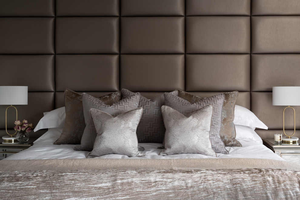 Ejemplo de habitación de invitados contemporánea de tamaño medio con paredes grises, moqueta y suelo blanco