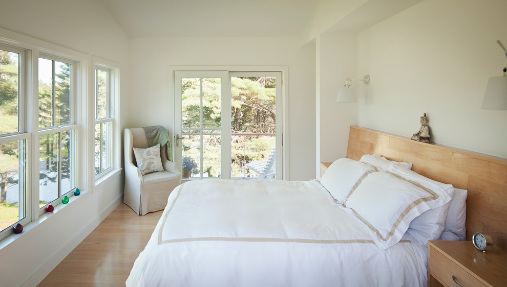ポートランド(メイン)にあるコンテンポラリースタイルのおしゃれな寝室のレイアウト