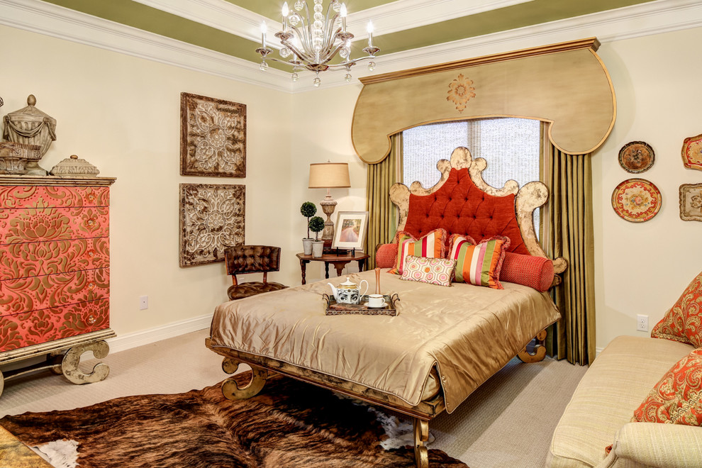 Klassisches Schlafzimmer ohne Kamin mit beiger Wandfarbe und Teppichboden in Louisville