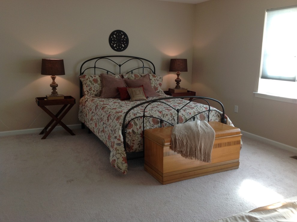 Bedroom - cottage bedroom idea in Philadelphia
