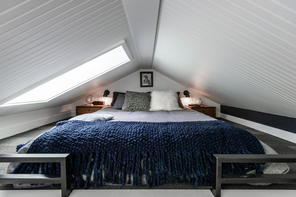 Exempel på ett litet modernt sovloft, med vita väggar, heltäckningsmatta och grått golv