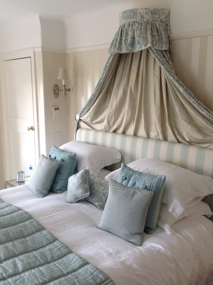 Inspiration for a timeless bedroom remodel in Kent