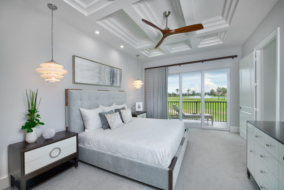 Идея дизайна: спальня в современном стиле с серыми стенами, ковровым покрытием, серым полом и кессонным потолком