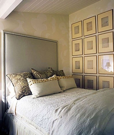 Esempio di una camera degli ospiti classica di medie dimensioni con pareti beige e nessun camino