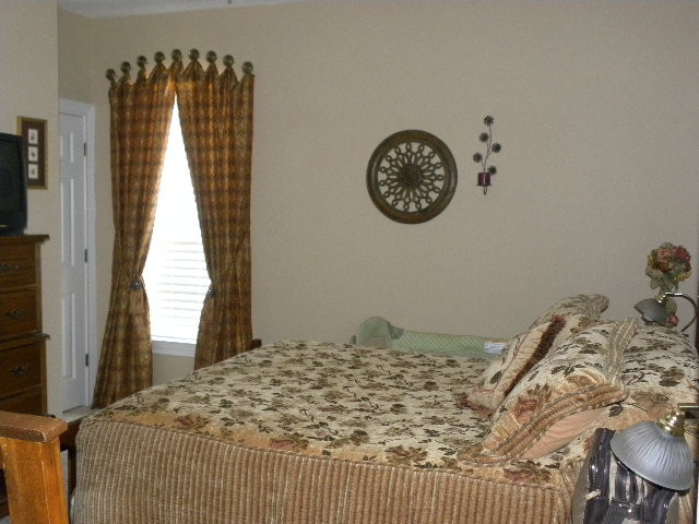 Esempio di una camera da letto tradizionale