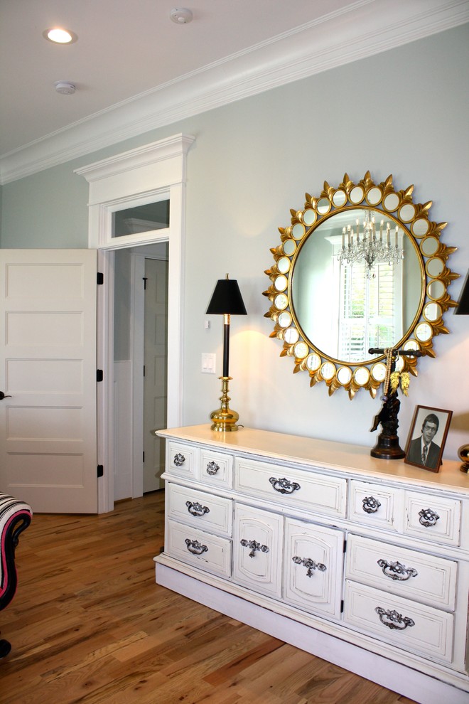 Example of a cottage chic bedroom design in Wilmington