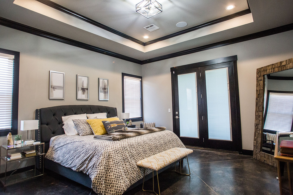 Источник вдохновения для домашнего уюта: хозяйская спальня среднего размера в стиле модернизм с серыми стенами, бетонным полом и черным полом без камина