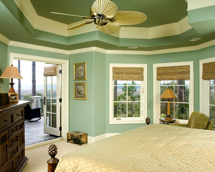 Mittelgroßes Maritimes Schlafzimmer mit grüner Wandfarbe und Teppichboden in Atlanta