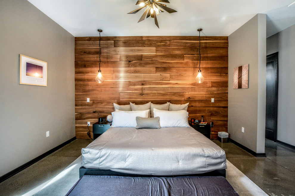На фото: хозяйская спальня среднего размера в современном стиле с серыми стенами, бетонным полом и серым полом