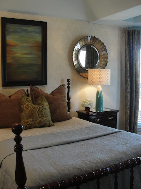 Example of a classic bedroom design in Dallas