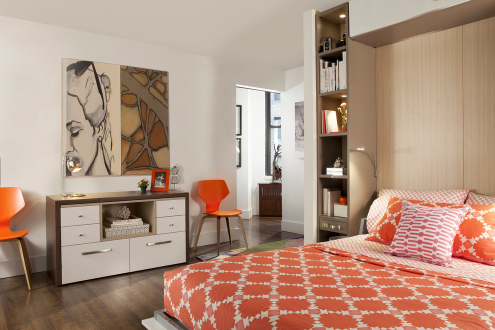 Imagen de dormitorio moderno pequeño con paredes blancas y suelo de madera oscura