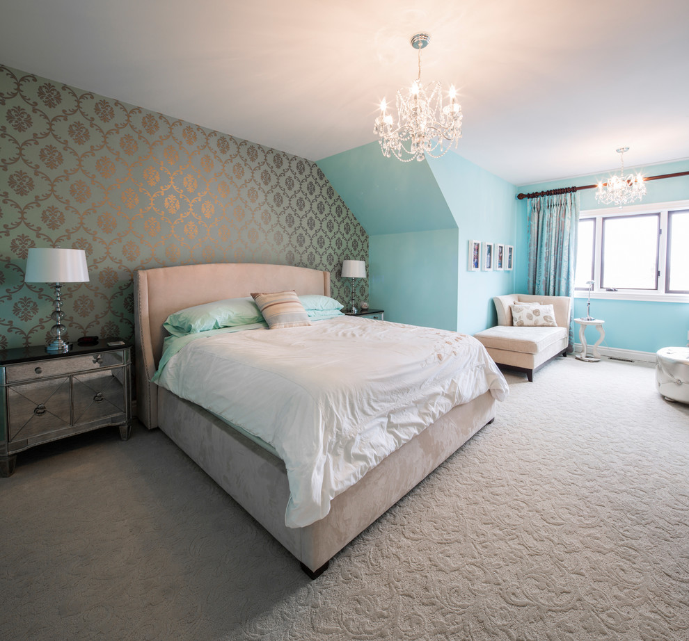 Esempio di una grande camera degli ospiti tradizionale con pareti blu, moquette e pavimento beige