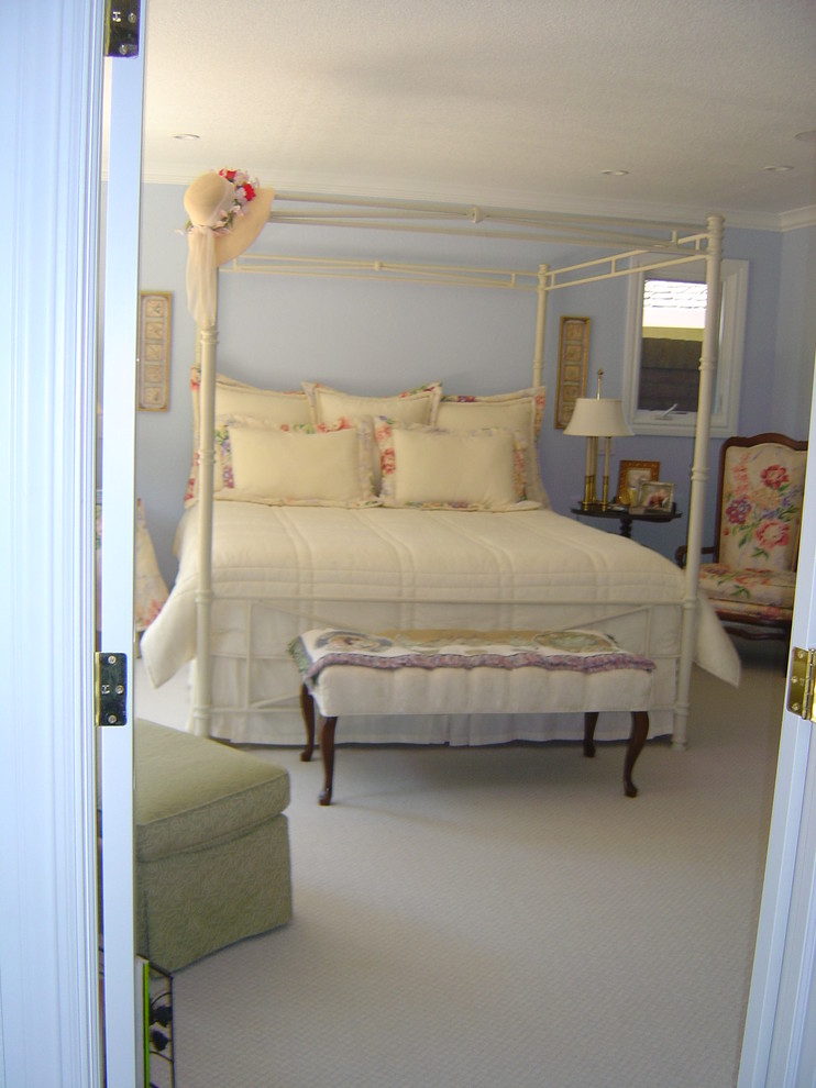 Island style bedroom photo in Sacramento