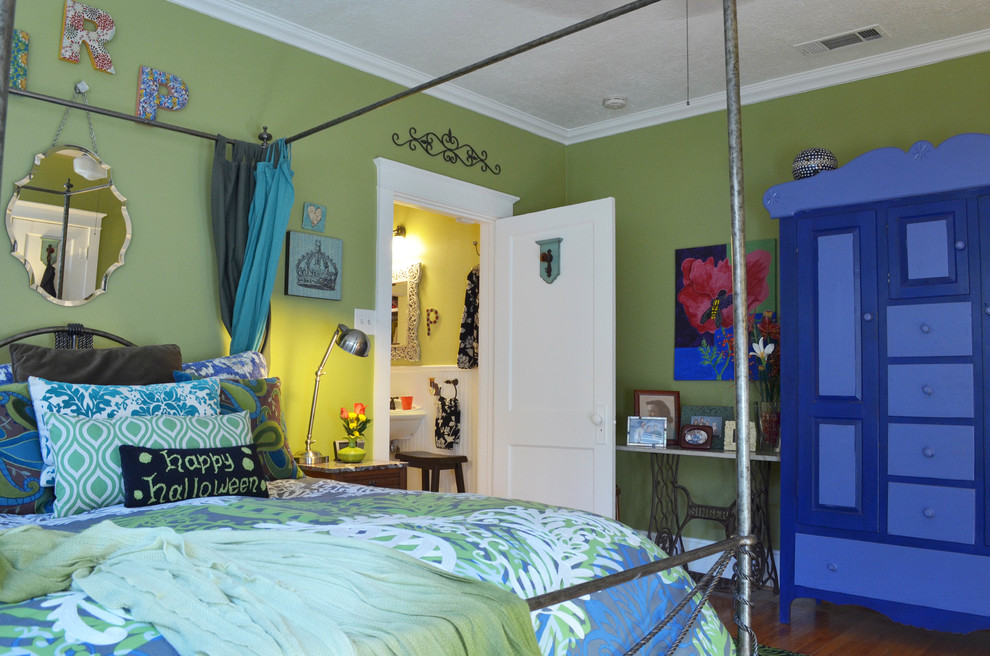 Idéer för ett klassiskt sovrum, med gröna väggar