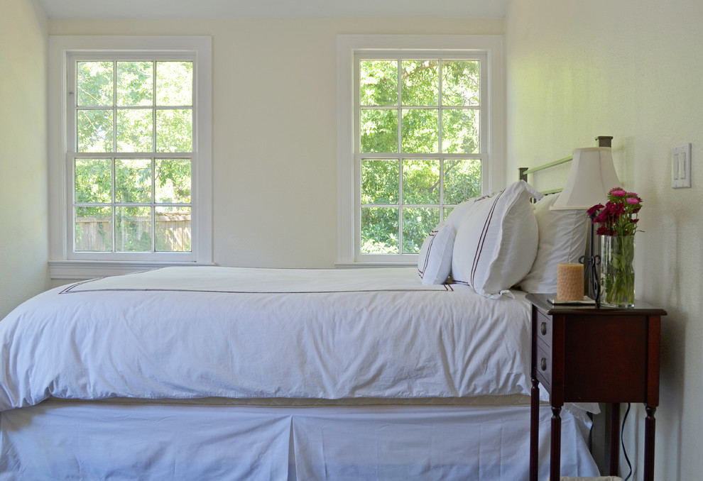 Bedroom - traditional bedroom idea in Dallas