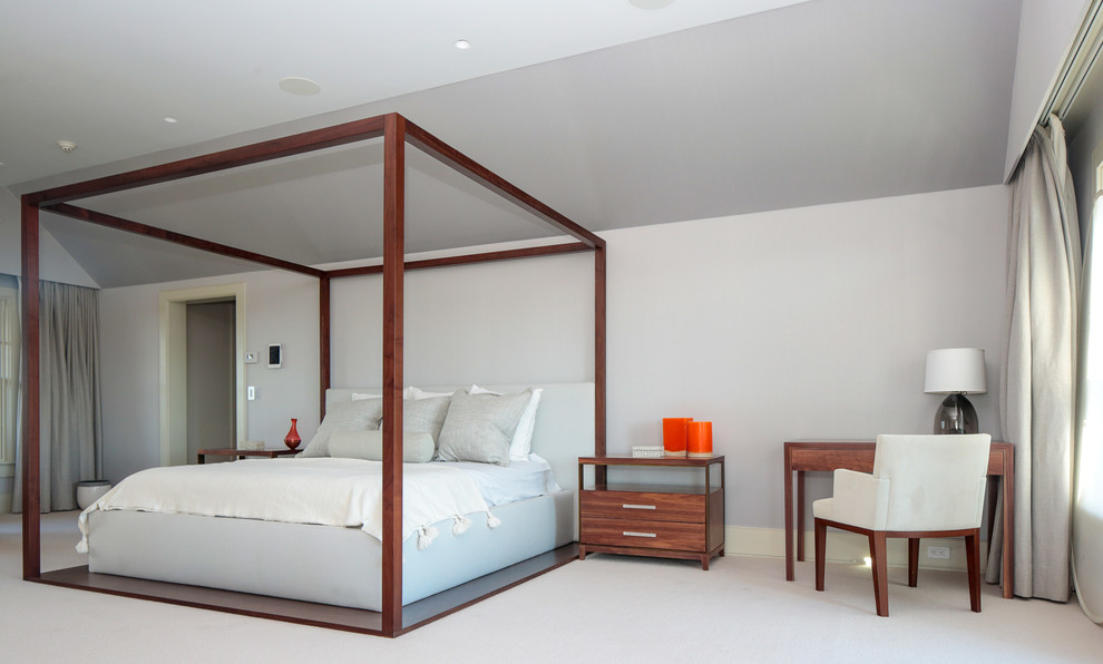 Immagine di una camera da letto stile loft minimal di medie dimensioni con pareti multicolore e moquette