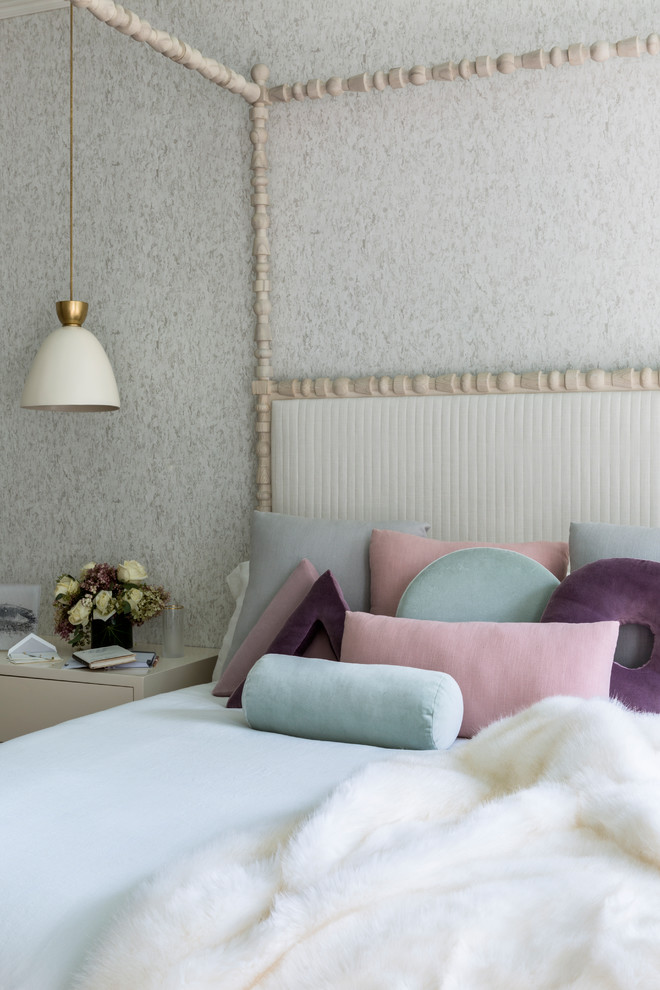 Пример оригинального дизайна: спальня среднего размера в стиле модернизм с белыми стенами и ковровым покрытием